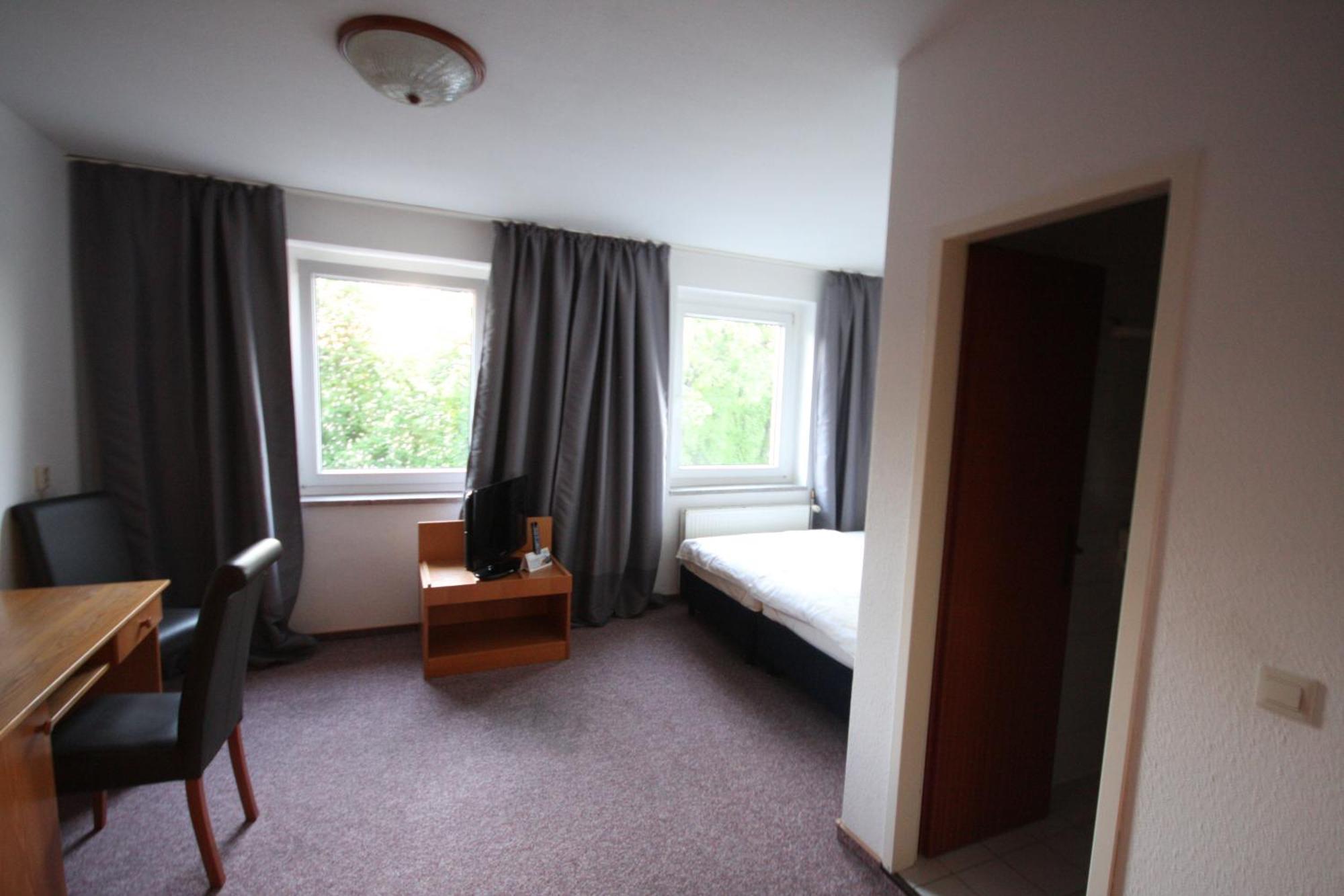 Sl'Otel Budget Bernburg Habitación foto